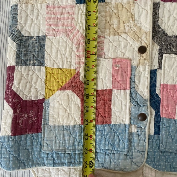 Handmade quilt vest. - Picture 3 of 8